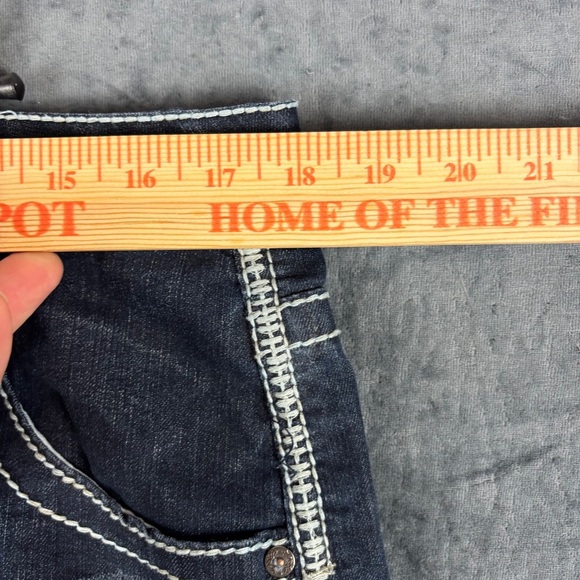 Maurices sz 15/16 Blue Denim Mini Skirt Casual with stitching detail on pockets - Picture 5 of 6